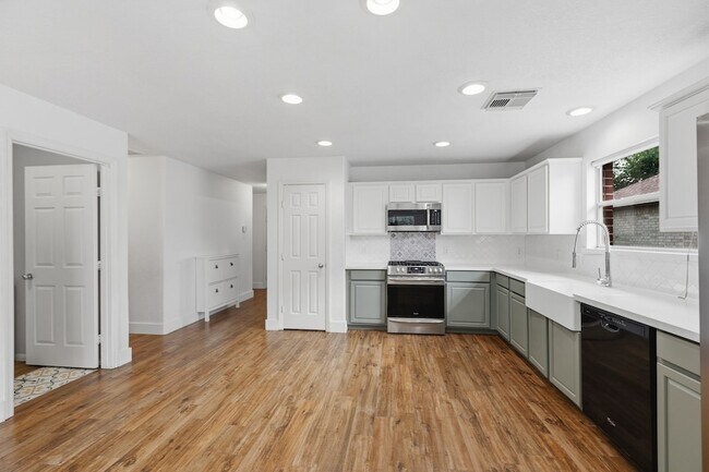 Building Photo - 9318 Castlegap Dr