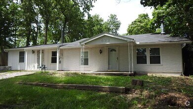 Building Photo - Newly rehabbed fully rehabbed 4 bed 2 bath...