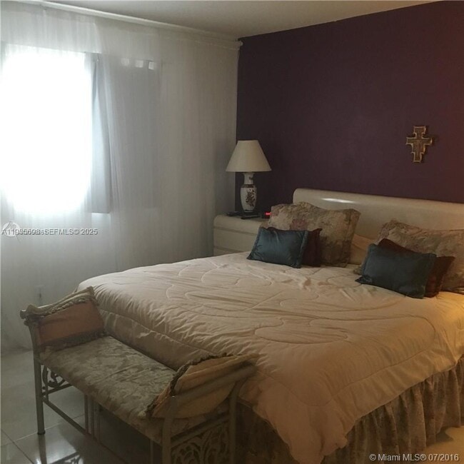 Building Photo - 541 Blue Heron Dr