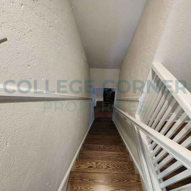 Building Photo - 1231 Brookwood Dr