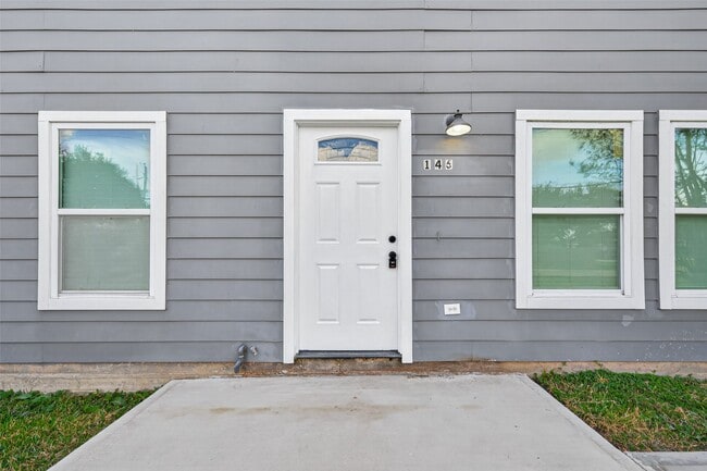 Building Photo - 146 Disney St