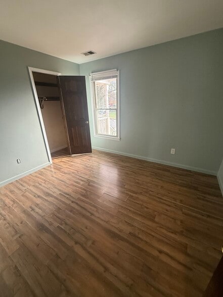 Building Photo - 2552 Roundtree Cir