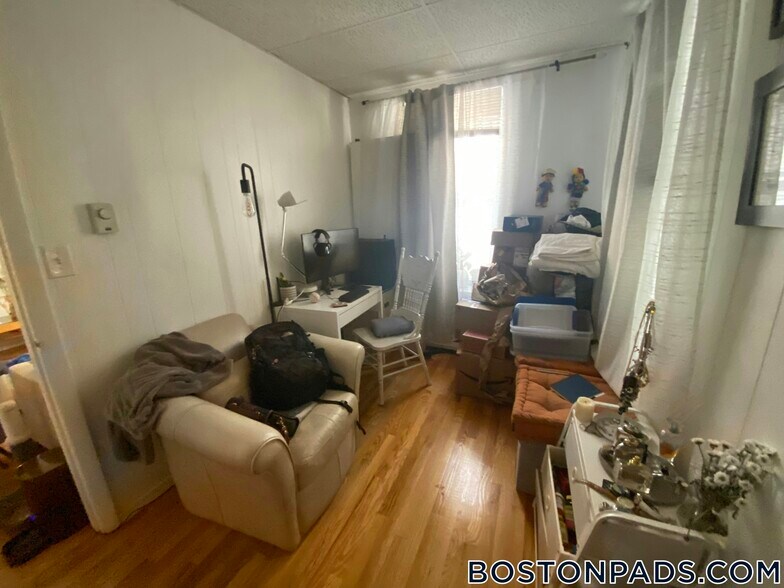 Building Photo - 199 Strathmore Rd