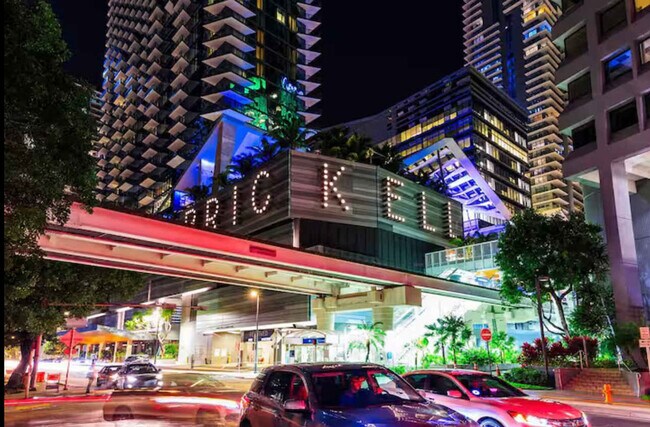 Building Photo - 1395 Brickell Bay Dr