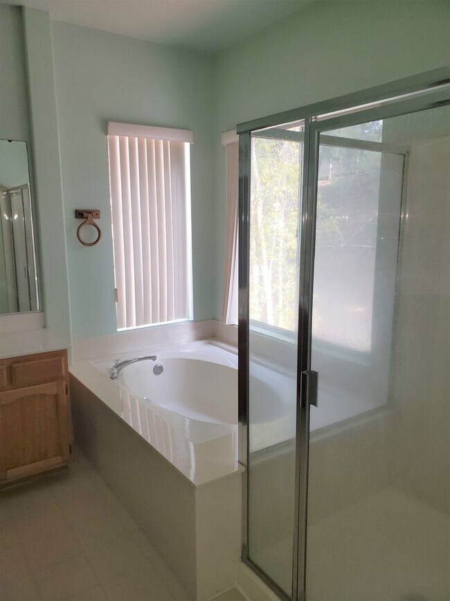 Building Photo - ***COMING SOON***SPACIOUS 4 BEDROOM | 3 BA...