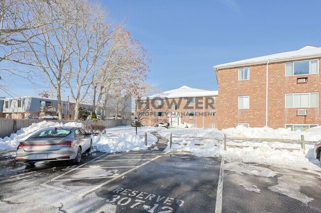 Building Photo - 307 W Main St