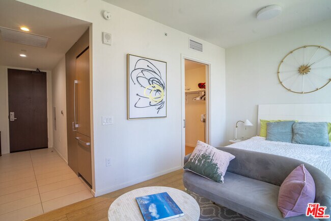 Building Photo - 889 Francisco St