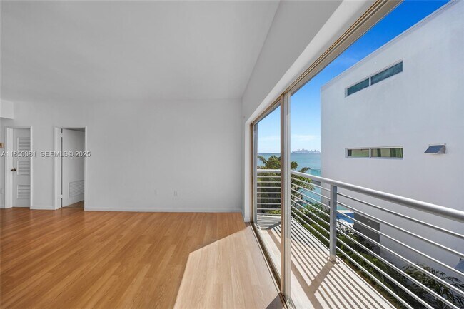 Building Photo - 1880 S Treasure Dr