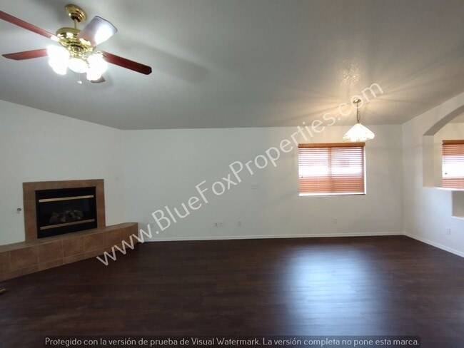 Building Photo - 915 N Silverleaf Oak Pl