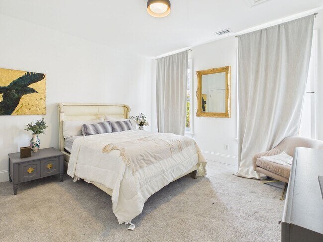 Building Photo - 2235 Venable St