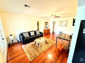 Building Photo - 208 Green Hollow Dr