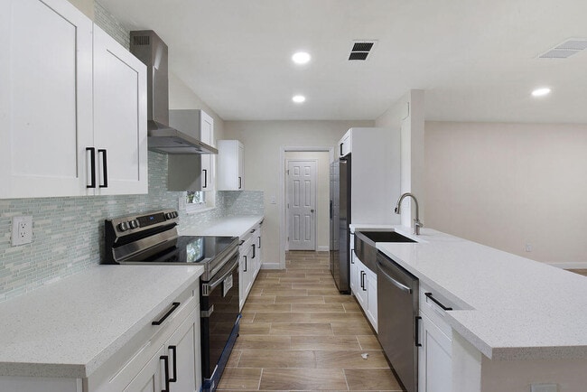 Building Photo - 710 Cayuga St