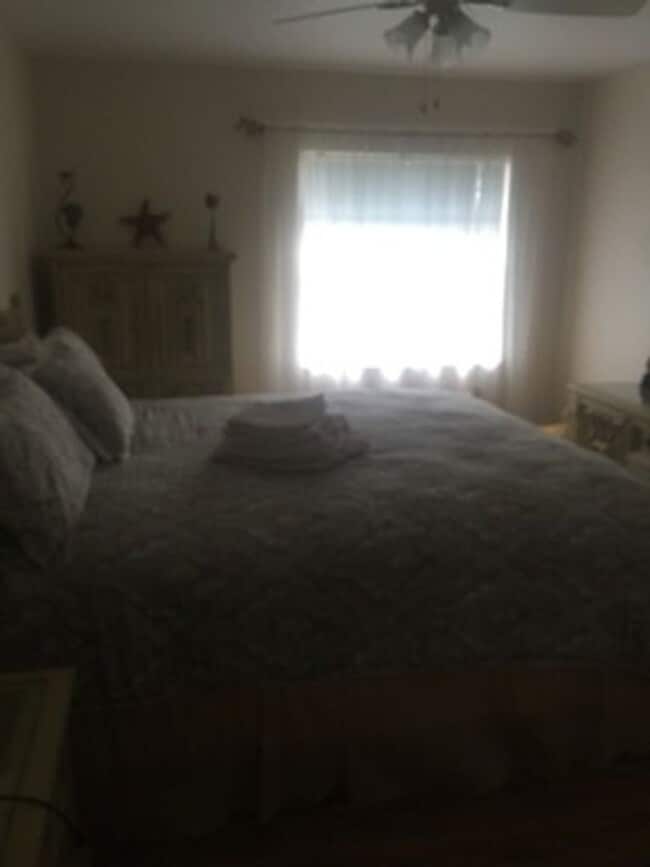 Building Photo - AVAILABLE SEASONALLY FOR $2500/MONTH