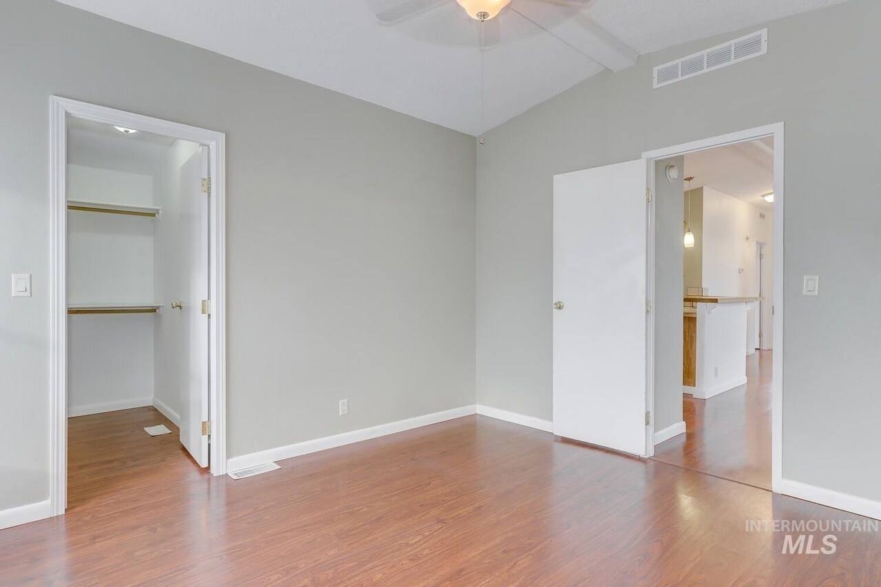 Building Photo - 2107 S Phillippi St