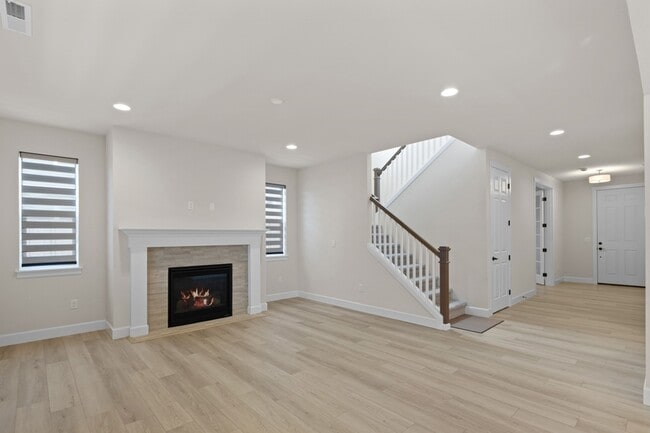 Building Photo - 5613 Farmstead Pl