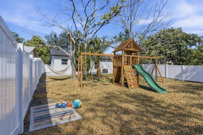 Building Photo - 5720 79th Ave