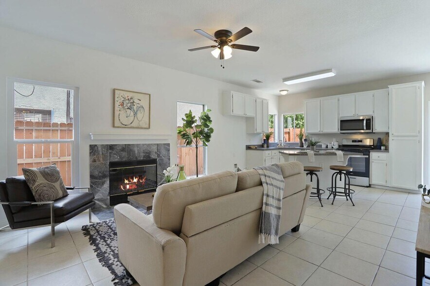 Building Photo - 2056 Middle River Dr