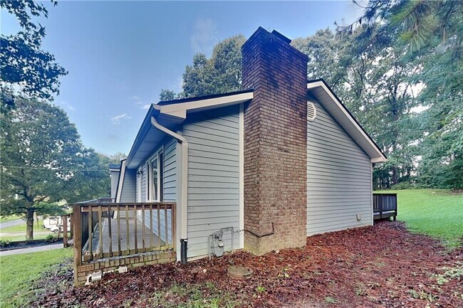 Building Photo - 6659 Kellogg Dr