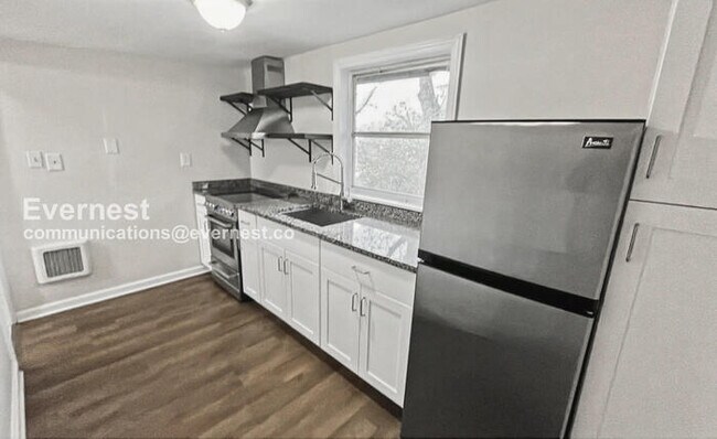 Building Photo - 1700 Ashmore Ave