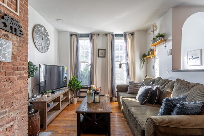 Building Photo - 148.5 Union St