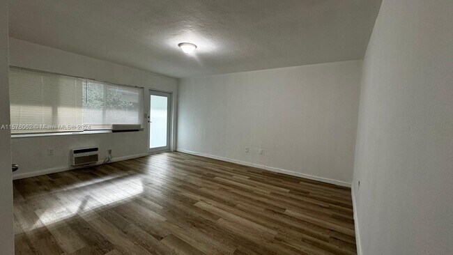 Building Photo - 1225 Marseille Dr