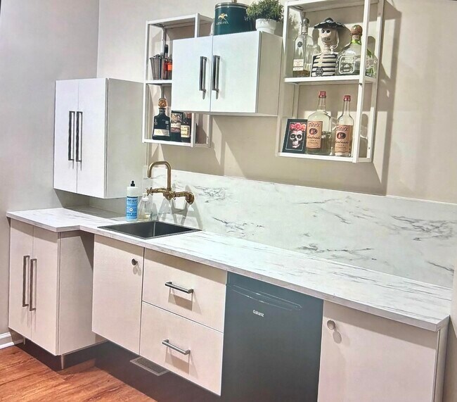 Building Photo - 165 Walton Ave