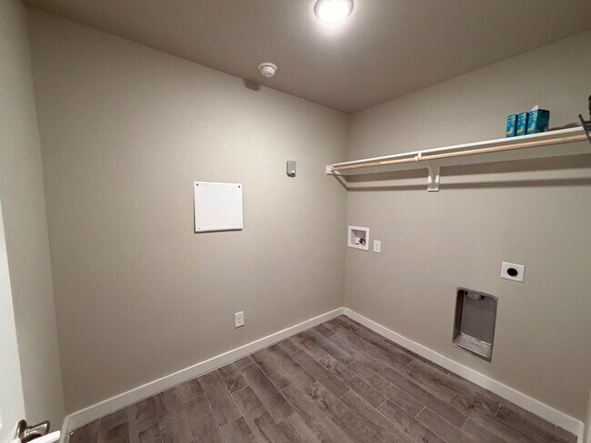 Building Photo - 328 Ranger St