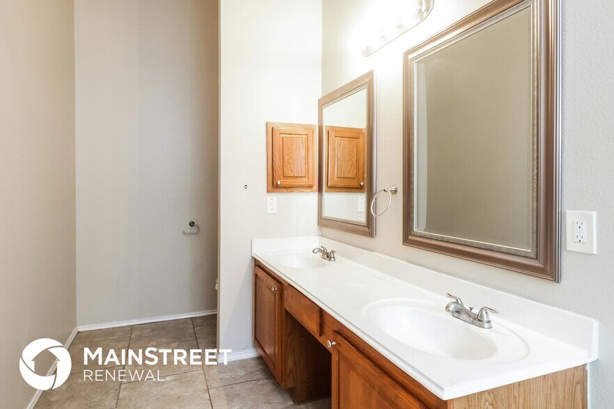 Building Photo - 1229 Spring Water Dr