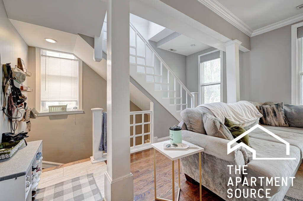 Building Photo - 1341 W Fletcher St