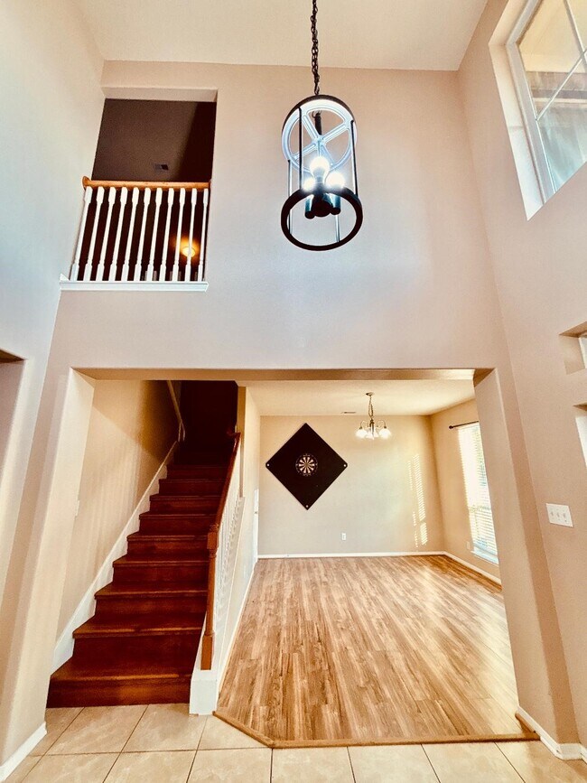 Building Photo - 9947 Valance Way