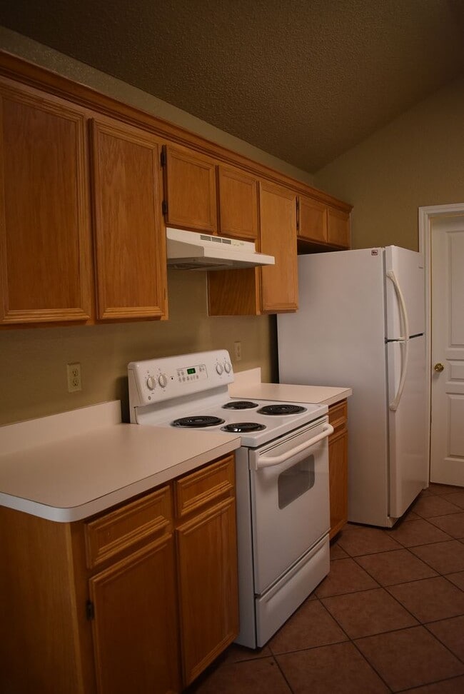 Building Photo - 2521 Creek Dr