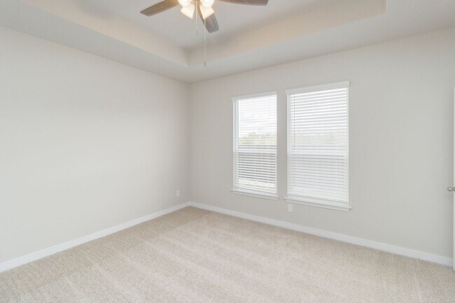 Building Photo - Brand New Luxury Duplex Available Today