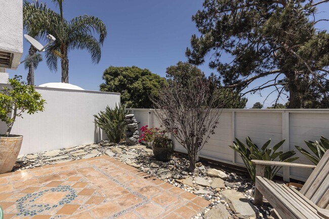 Building Photo - 28711 CA-1