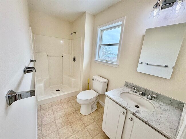 Building Photo - 7 J St