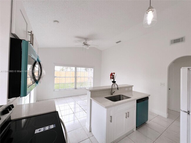 Building Photo - 11341 SW 63rd Terrace