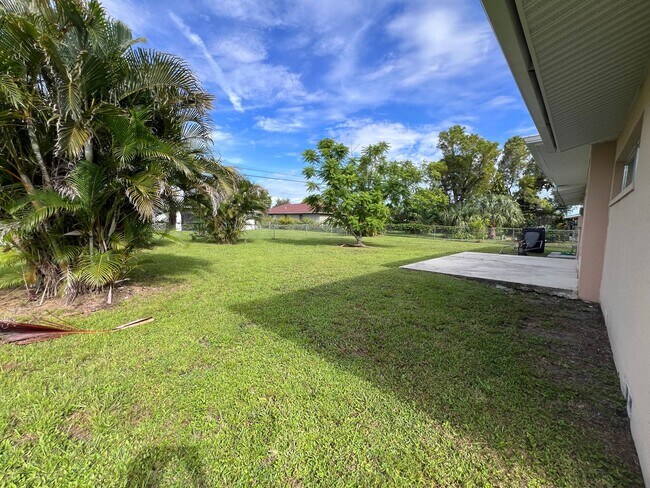 Building Photo - Live Comfortably in SE Cape Coral – Bright, Remodeled Home for Rent