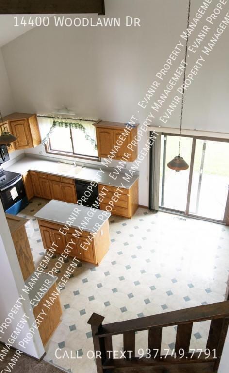 Building Photo - 14400 Woodlawn Dr