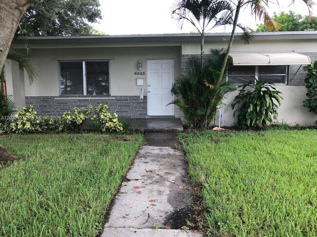 Building Photo - 6543 SW 28th St