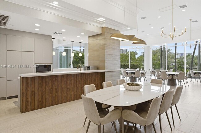 Building Photo - 16500 Collins Ave