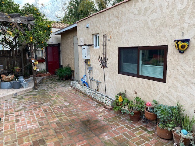 walk around back to washer/dryer - 2258 Overland Ave