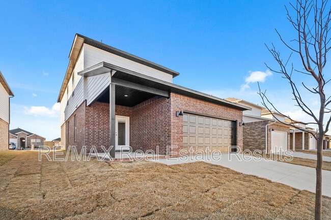 Building Photo - 4670 W Aurora St