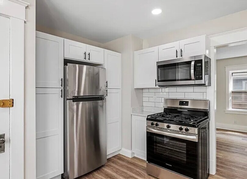 Building Photo - 632 Eggert Rd