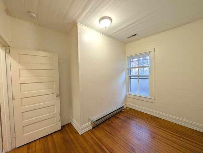 Building Photo - Chester Hill Cottage