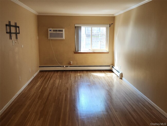 Building Photo - 900 Midland Ave