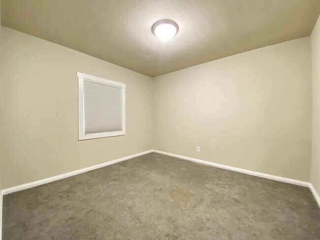 Building Photo - 3 Bedroom Home In Gary