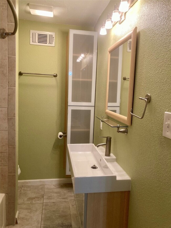 Building Photo - 1602 Avenue O