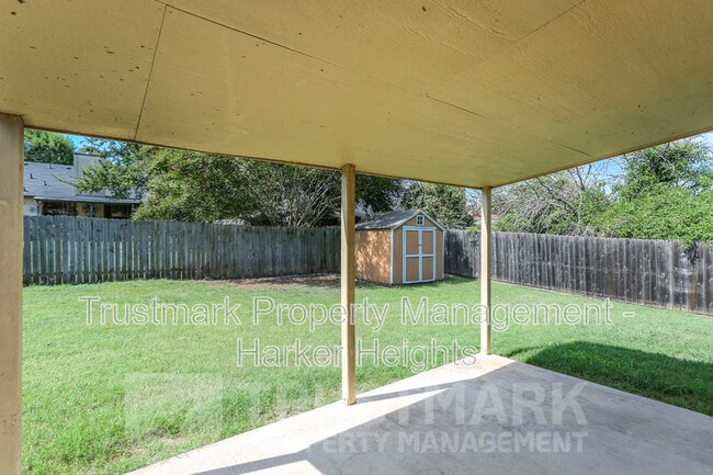 Building Photo - 904 Ballard Dr