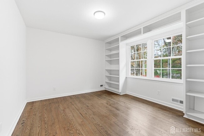 Building Photo - 28 Southfield Rd