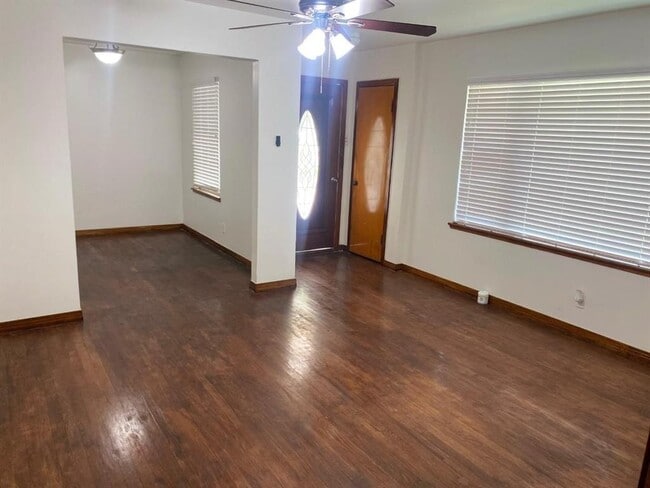 Building Photo - 10206 Oboe Dr