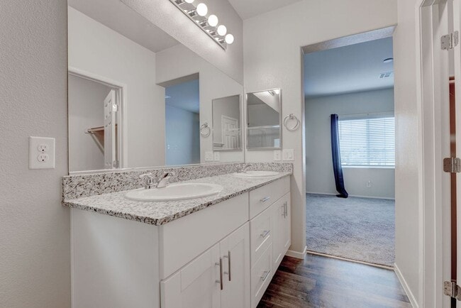 Building Photo - 4735 Ridgeley Ave